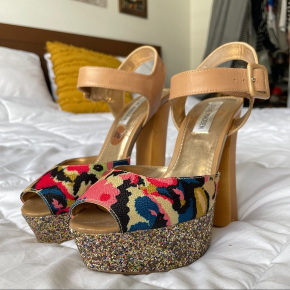 Steve Madden Jillyy Floral Wooden Platform Samdal - Picture 4 of 16